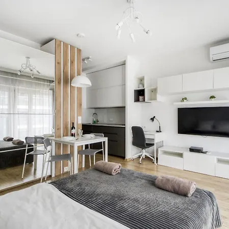 Apartment Night Mennica Warschau