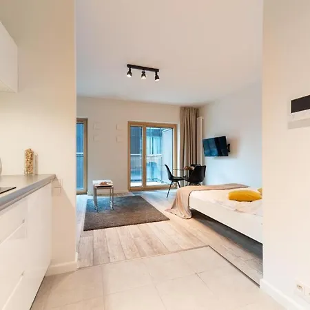 Night Mennica * وارسو