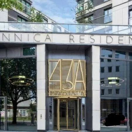 Night Mennica * وارسو