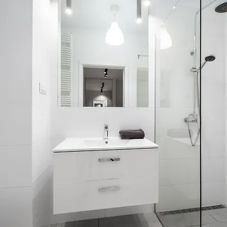 Night Mennica وارسو