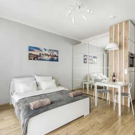 Night Mennica شقة *