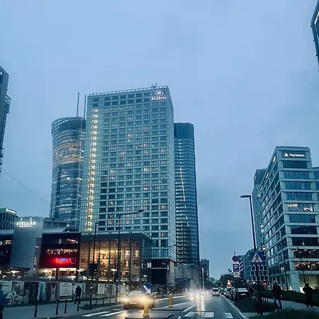 Night Mennica * وارسو